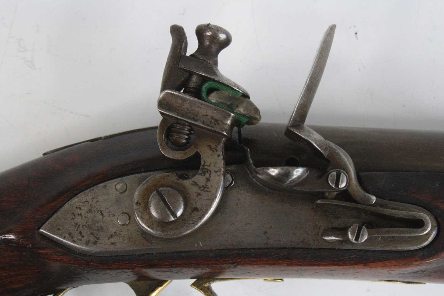 A George III style flintlock blunderbuss, the unmarked 25cm flared steel barrel with ram-rod - Image 2 of 8