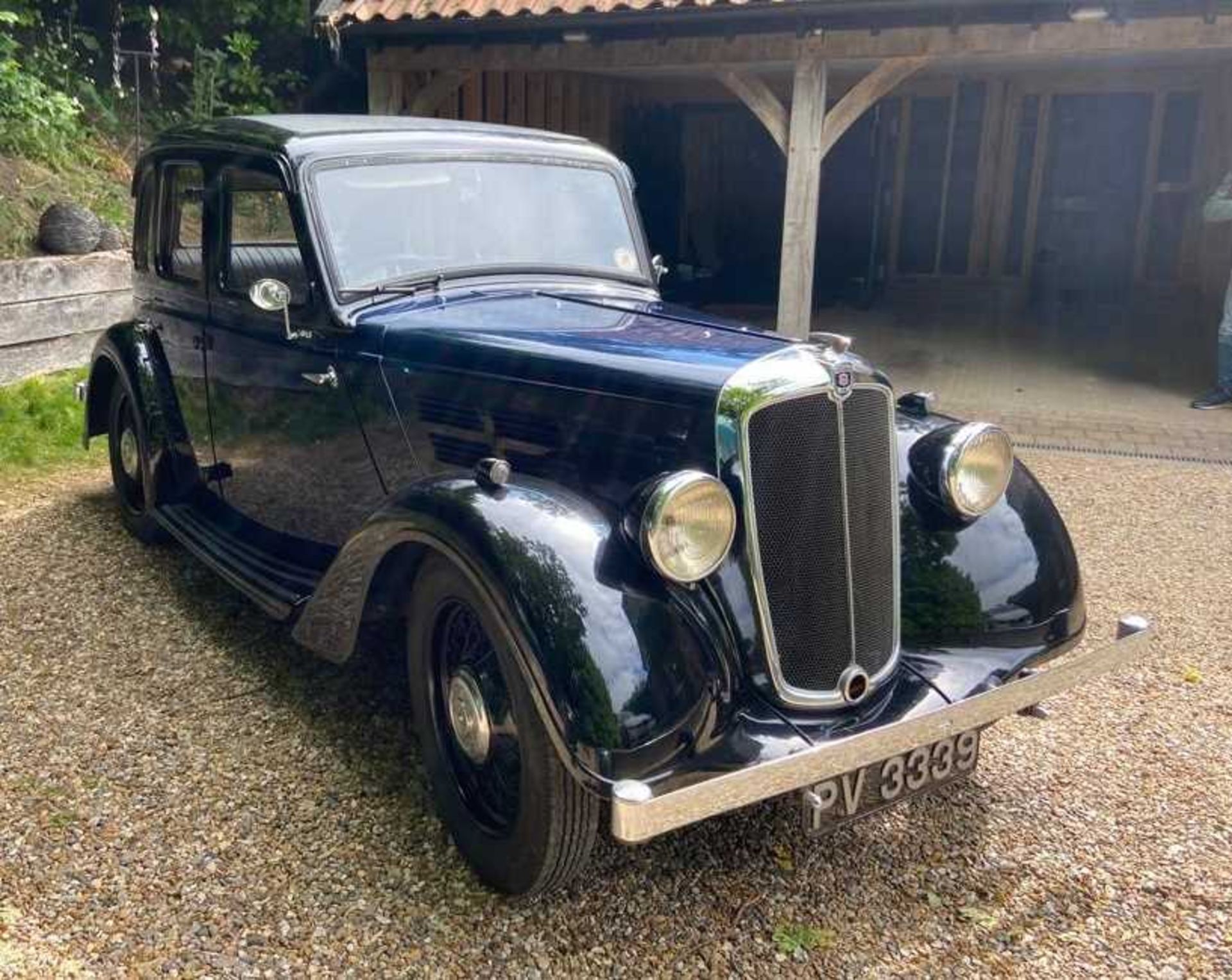 A 1936 Morris 10/4 saloon 1292cc Registration PV339 Odometer 555313 In blue and black Chassis No. - Image 2 of 13