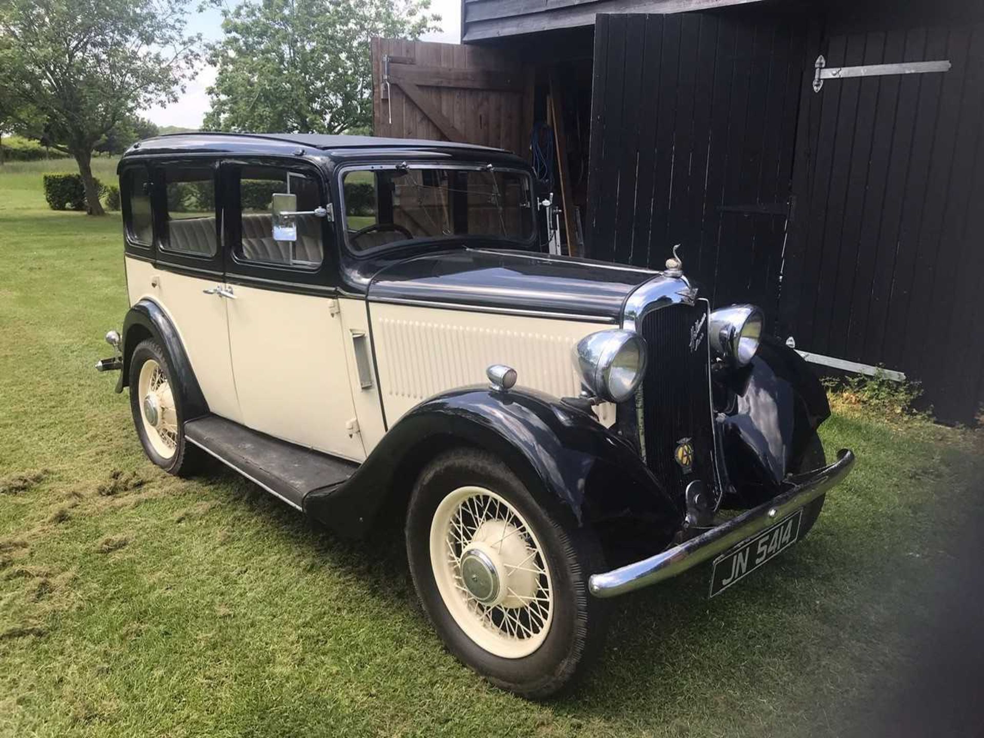 A 1935 Hillman Minx Saloon, Reg No. JN 5414 Chassis No. 42946 Engine No. 43176 This Black/Cream - Image 2 of 8