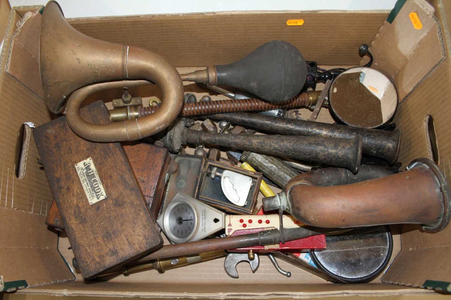 Vintage car parts, to include brass horn, sundry instruments, Austin Rover steering wheel etc - Image 2 of 2