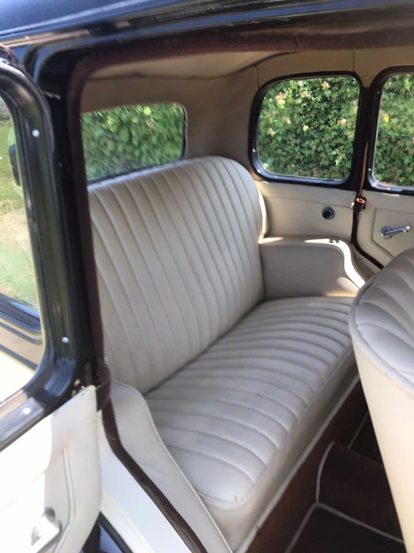 A 1935 Hillman Minx Saloon, Reg No. JN 5414 Chassis No. 42946 Engine No. 43176 This Black/Cream - Image 5 of 8