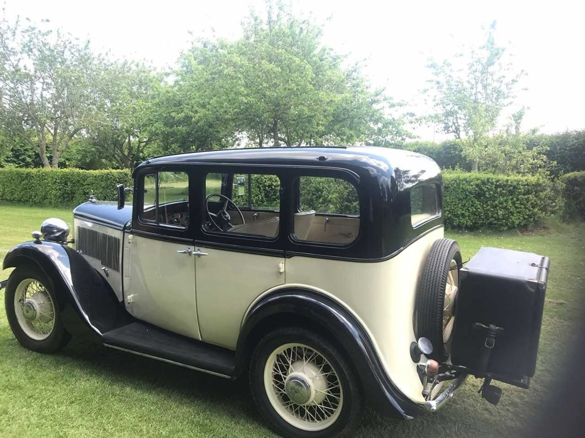 A 1935 Hillman Minx Saloon, Reg No. JN 5414 Chassis No. 42946 Engine No. 43176 This Black/Cream - Image 6 of 8