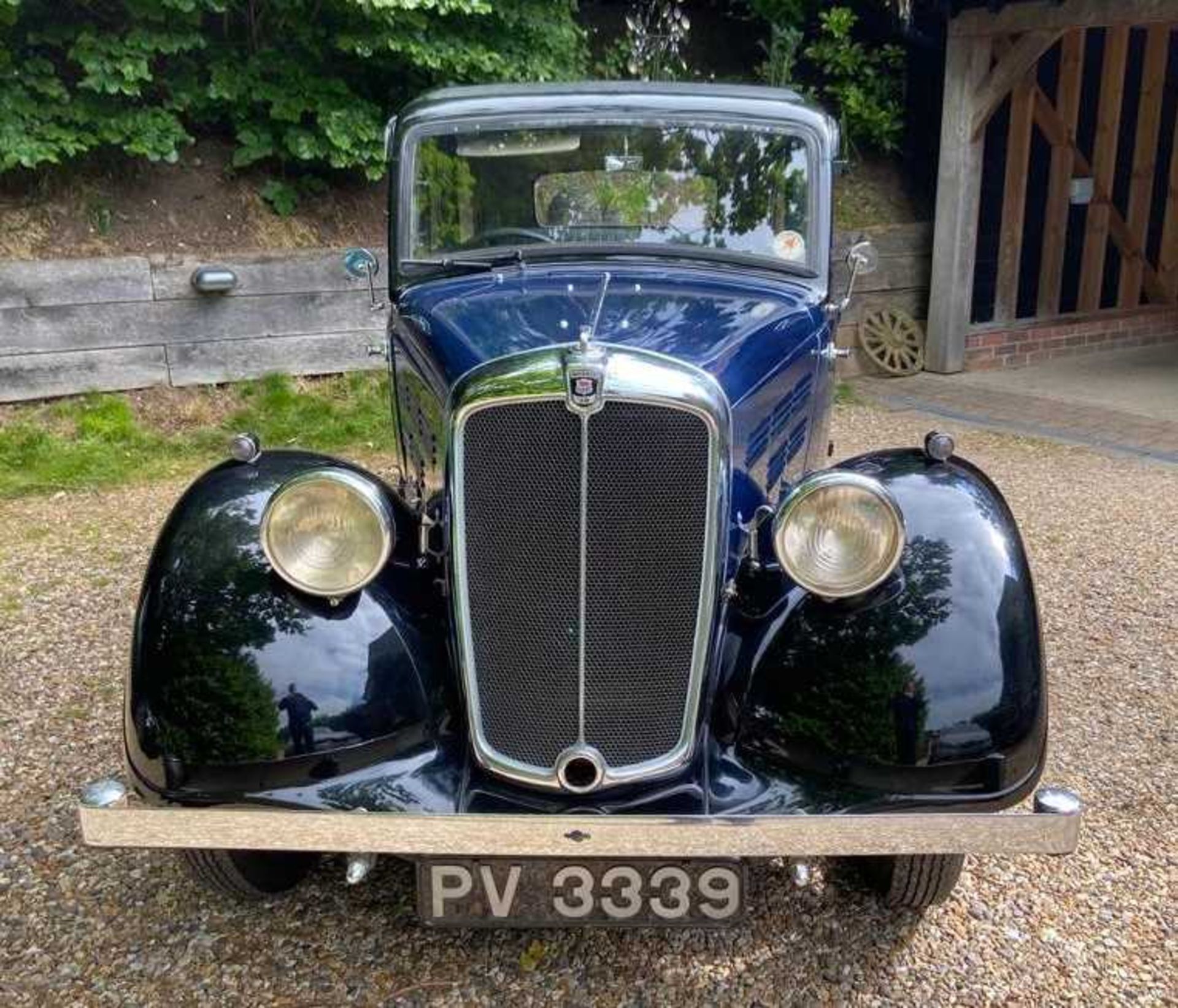 A 1936 Morris 10/4 saloon 1292cc Registration PV339 Odometer 555313 In blue and black Chassis No. - Image 3 of 13