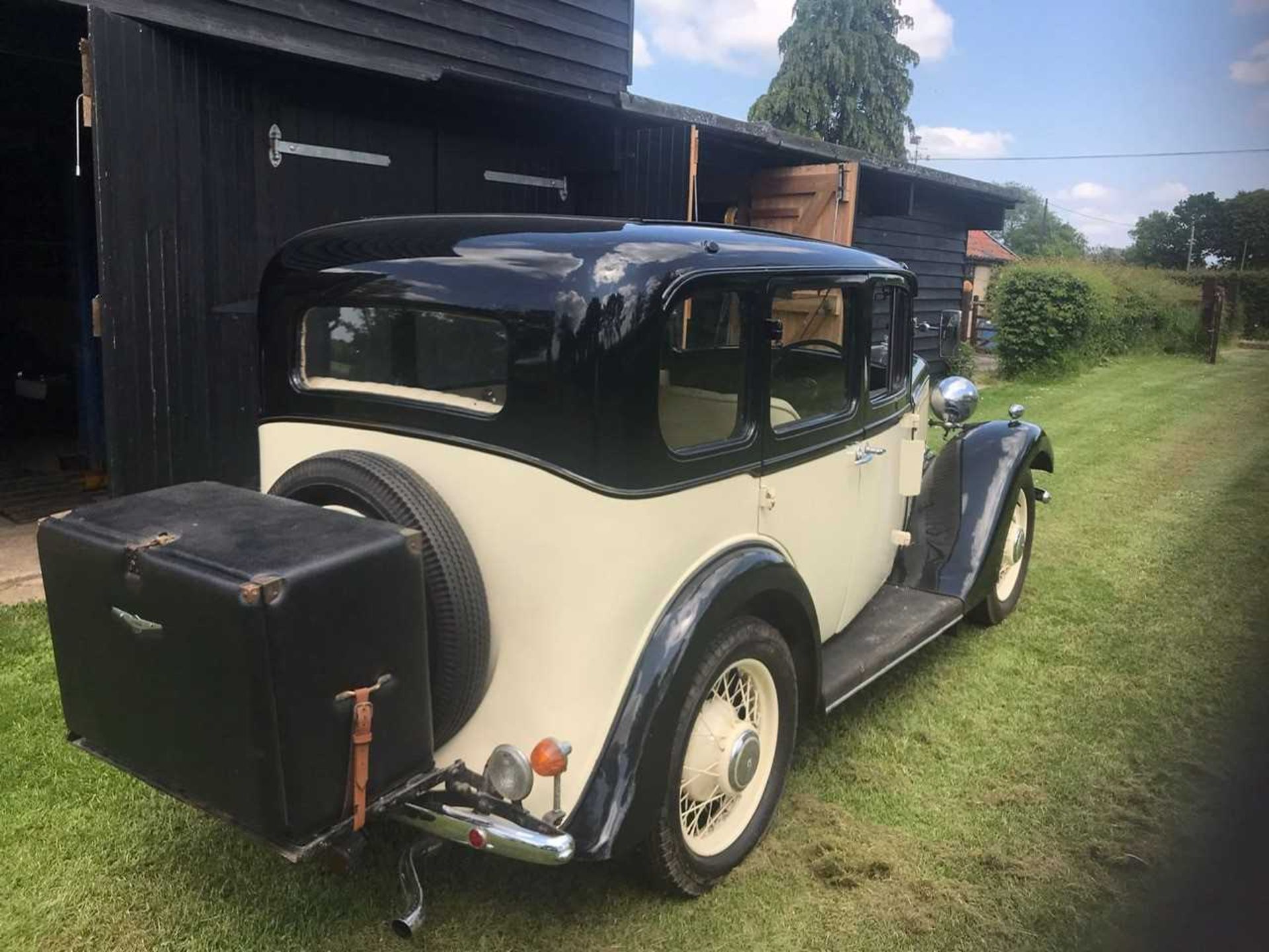 A 1935 Hillman Minx Saloon, Reg No. JN 5414 Chassis No. 42946 Engine No. 43176 This Black/Cream - Image 7 of 8