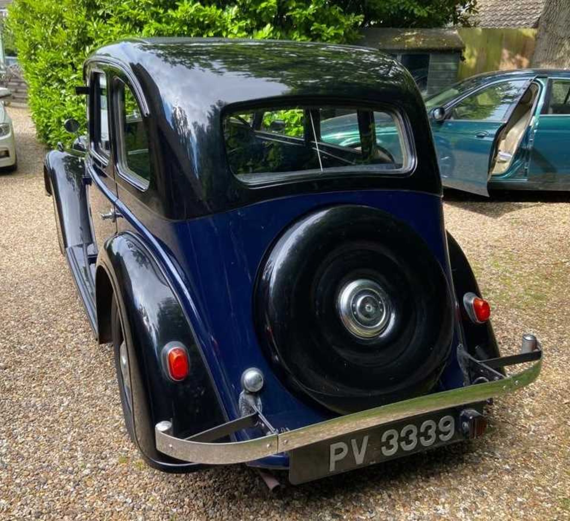 A 1936 Morris 10/4 saloon 1292cc Registration PV339 Odometer 555313 In blue and black Chassis No. - Image 4 of 13