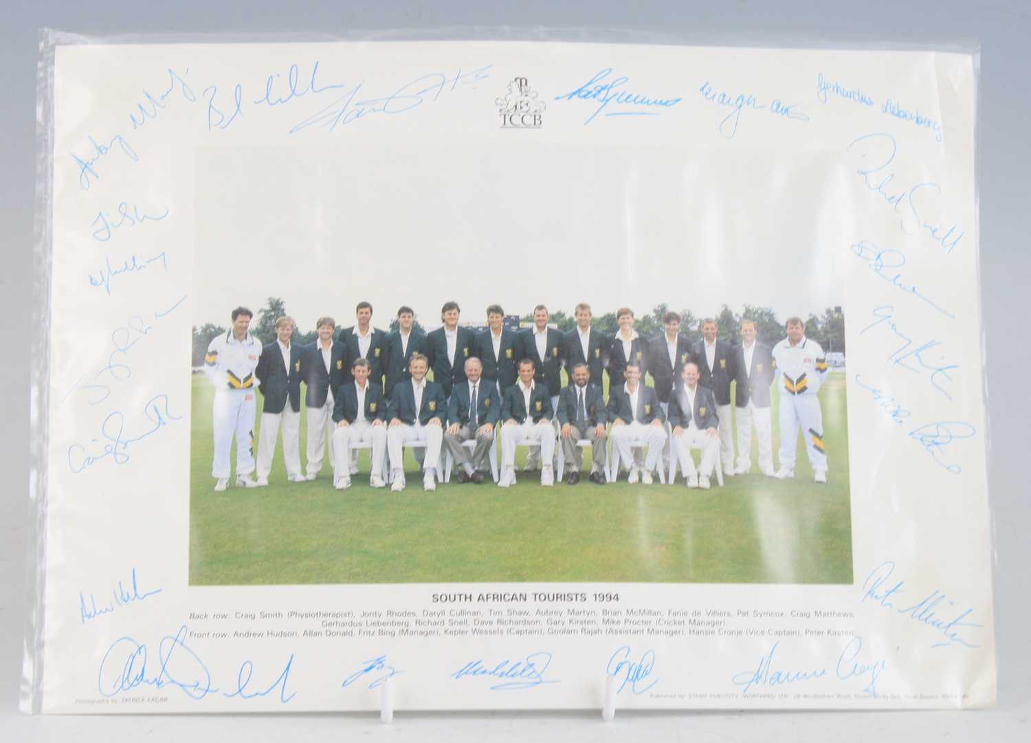 A collection of cricket ephemera to include Sir Donald Bradman Limited Edition Folder no. 466/750, - Image 4 of 7
