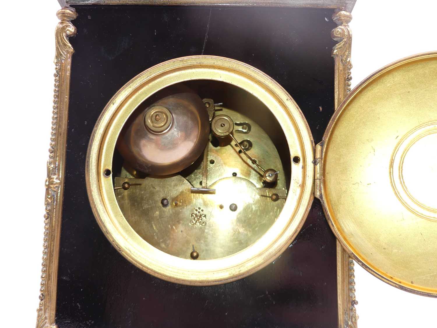 A 19th century French mantel clock, the enamel dial showing Roman numerals, the 8-day movement - Image 3 of 3