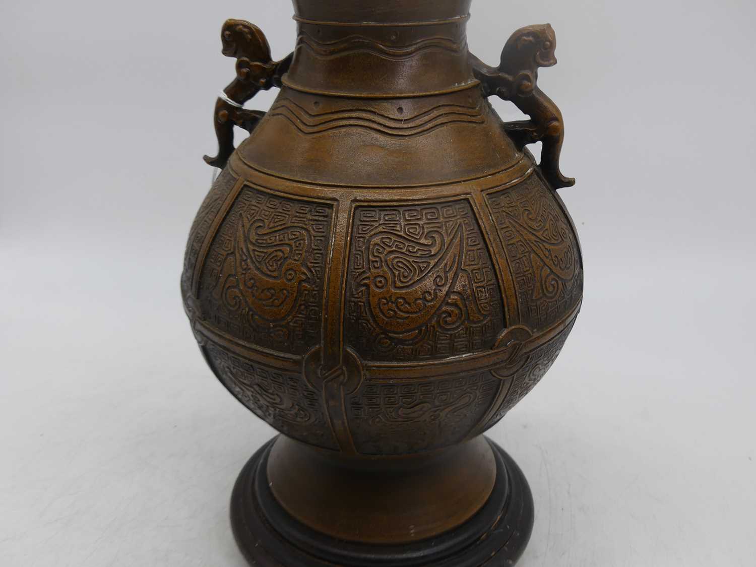 A Chinese style metal table lamp, in the archaic style, height including fittings 62cm - Image 2 of 2