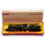 Triang Hornby 00 Gauge R850 BR Flying Scotsman Locomotive and tender, later shrink wrapped example
