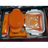 A collection of Le Creuset burnt orange kitchenwares (4)