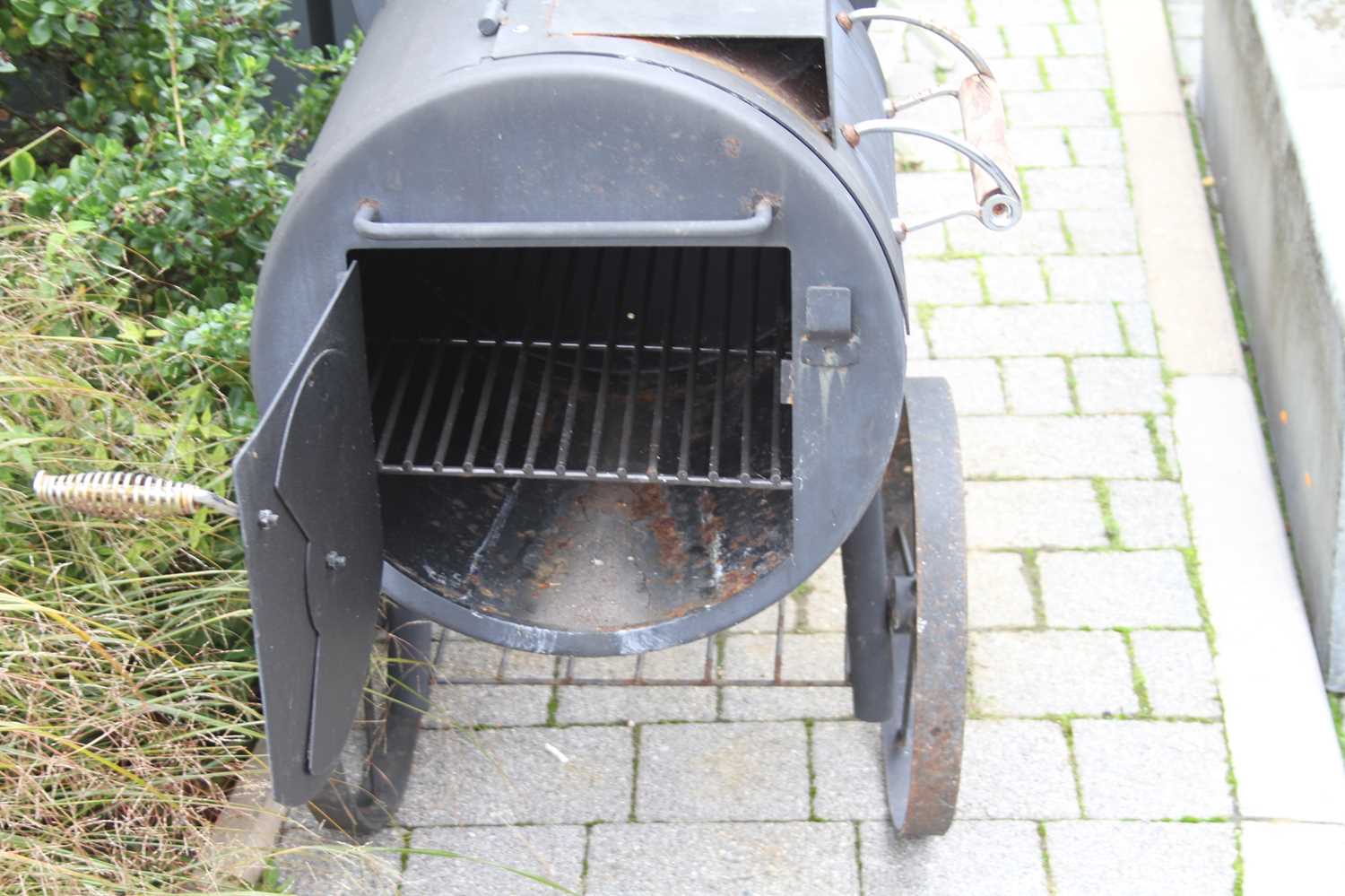 A freestanding painted steel pizza oven, with twin lidded hinged compartmentsQuite wobbly.The - Image 5 of 5