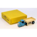 A Dinky Toys No.33W mechanical horse and open wagon trade box containing one example, trade box