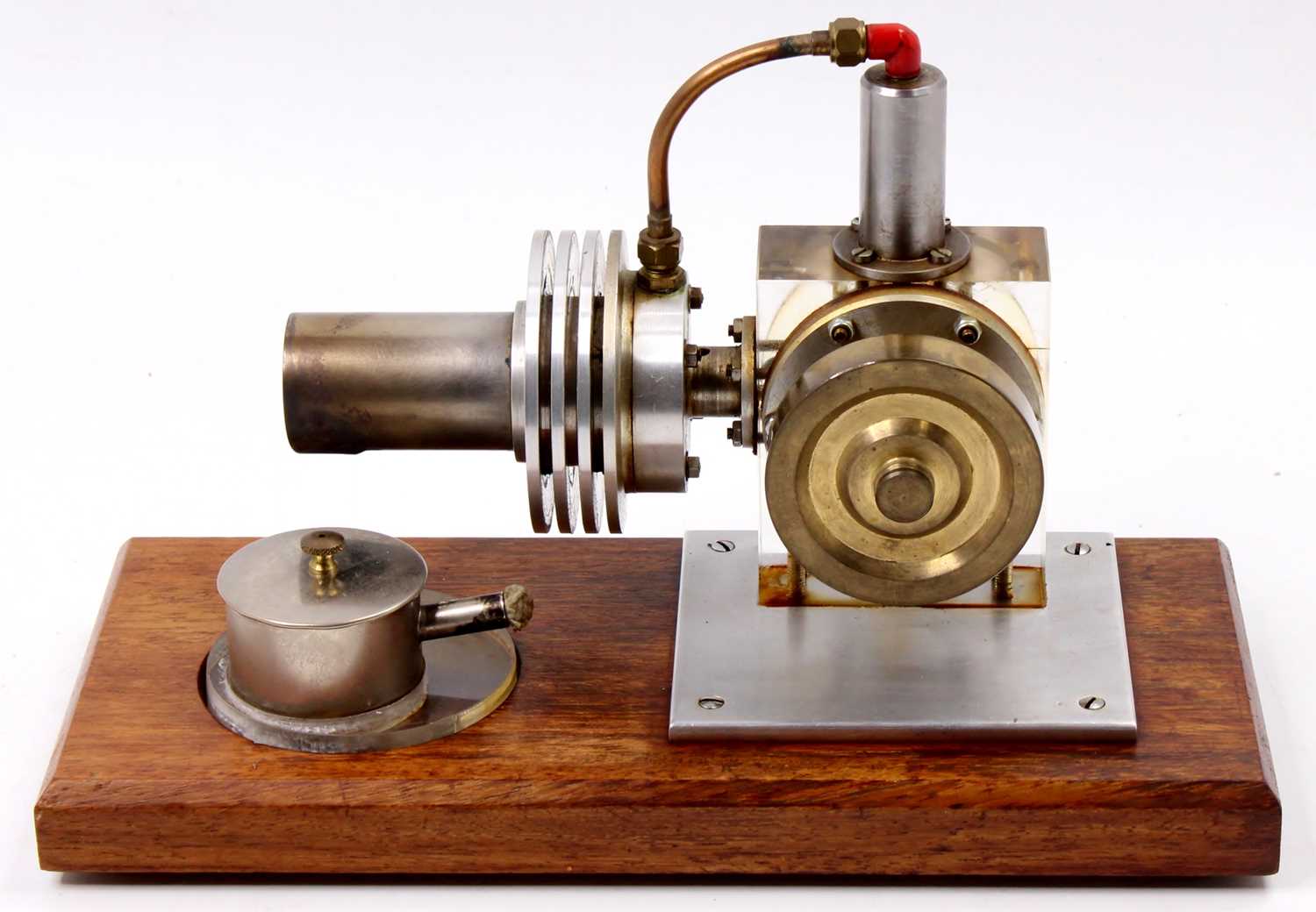 Engineers Scratcbuilt model of a single-cylinder hot air engine, comprising of large horizontal heat