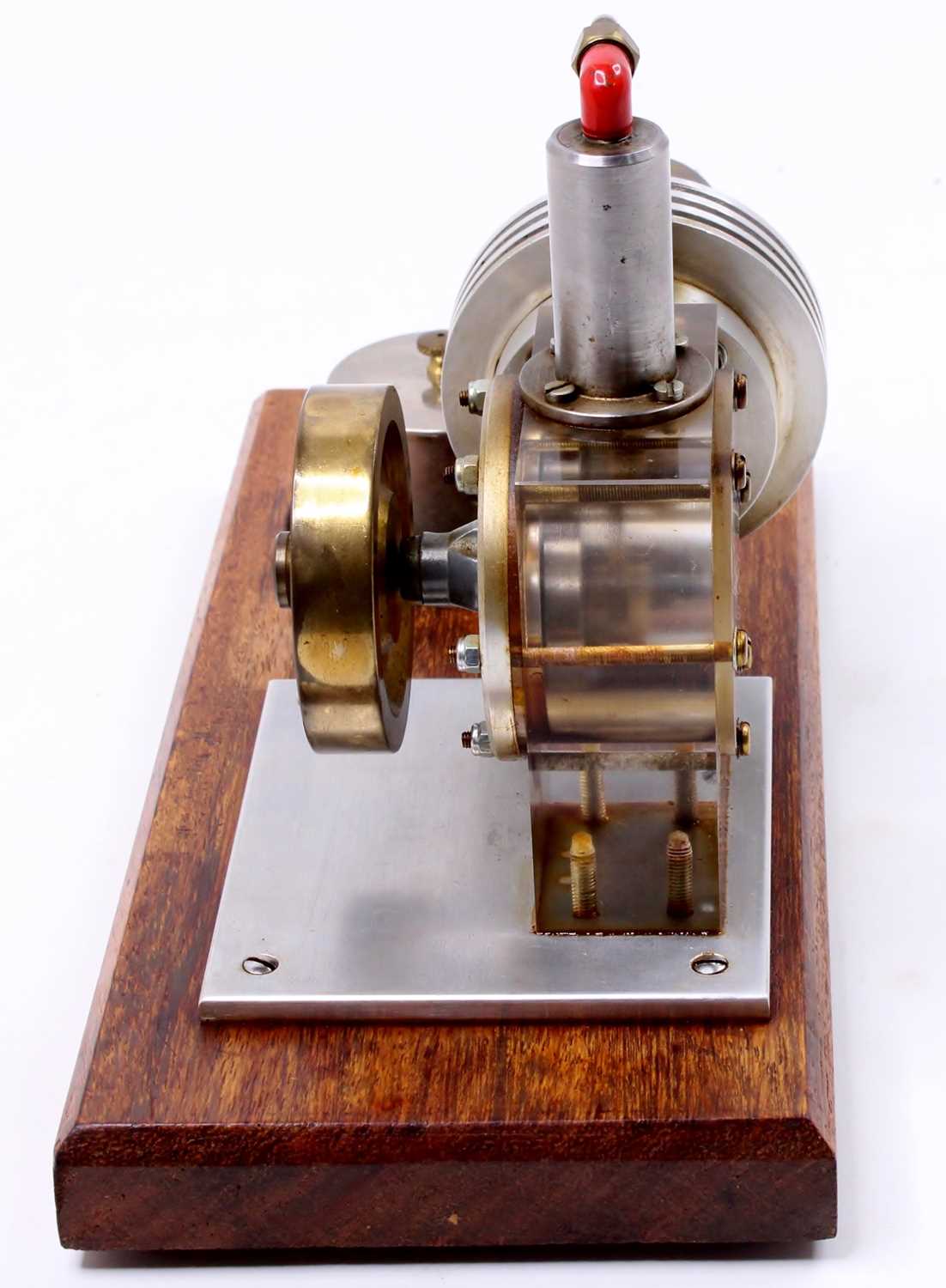 Engineers Scratcbuilt model of a single-cylinder hot air engine, comprising of large horizontal heat - Image 4 of 4