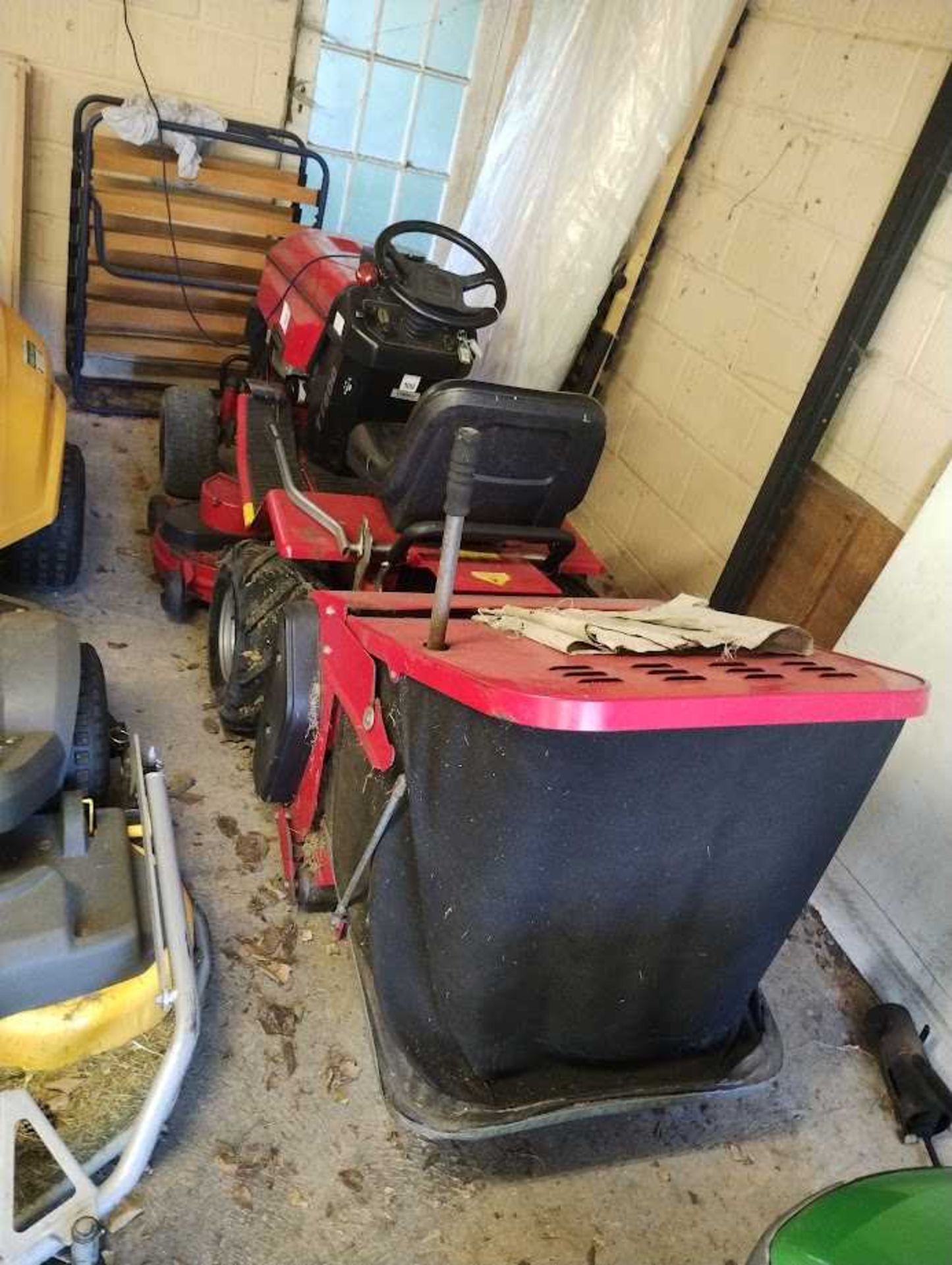 Westwood Double Cut T1800 - Ride On Lawnmower (Located in Nacton). No VAT. - Image 3 of 4