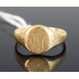 An 18ct gold gent's signet ring, 9.1g, sponsor HG&S, size S