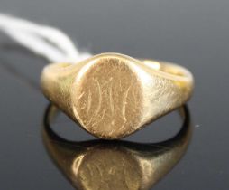 An 18ct gold gent's signet ring, 9.1g, sponsor HG&S, size S