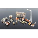 Mixed lot to include a modern silver money clip, assorted silver, white metal, paste and semi-