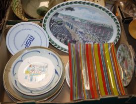 A collection of glass and ceramics to include a Chinese blue & white porcelain bowl and Studio