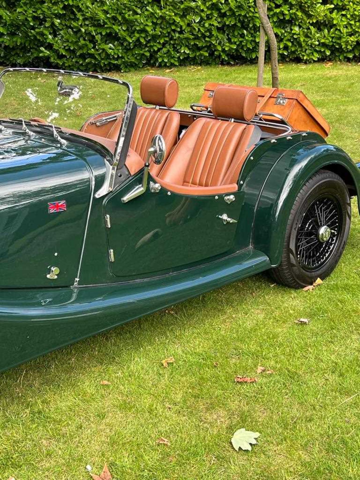 A 2011 Morgan 4/4 W12 V3 two seater Roadster in dark green with tan interior Registration CJ13 ( - Bild 8 aus 24