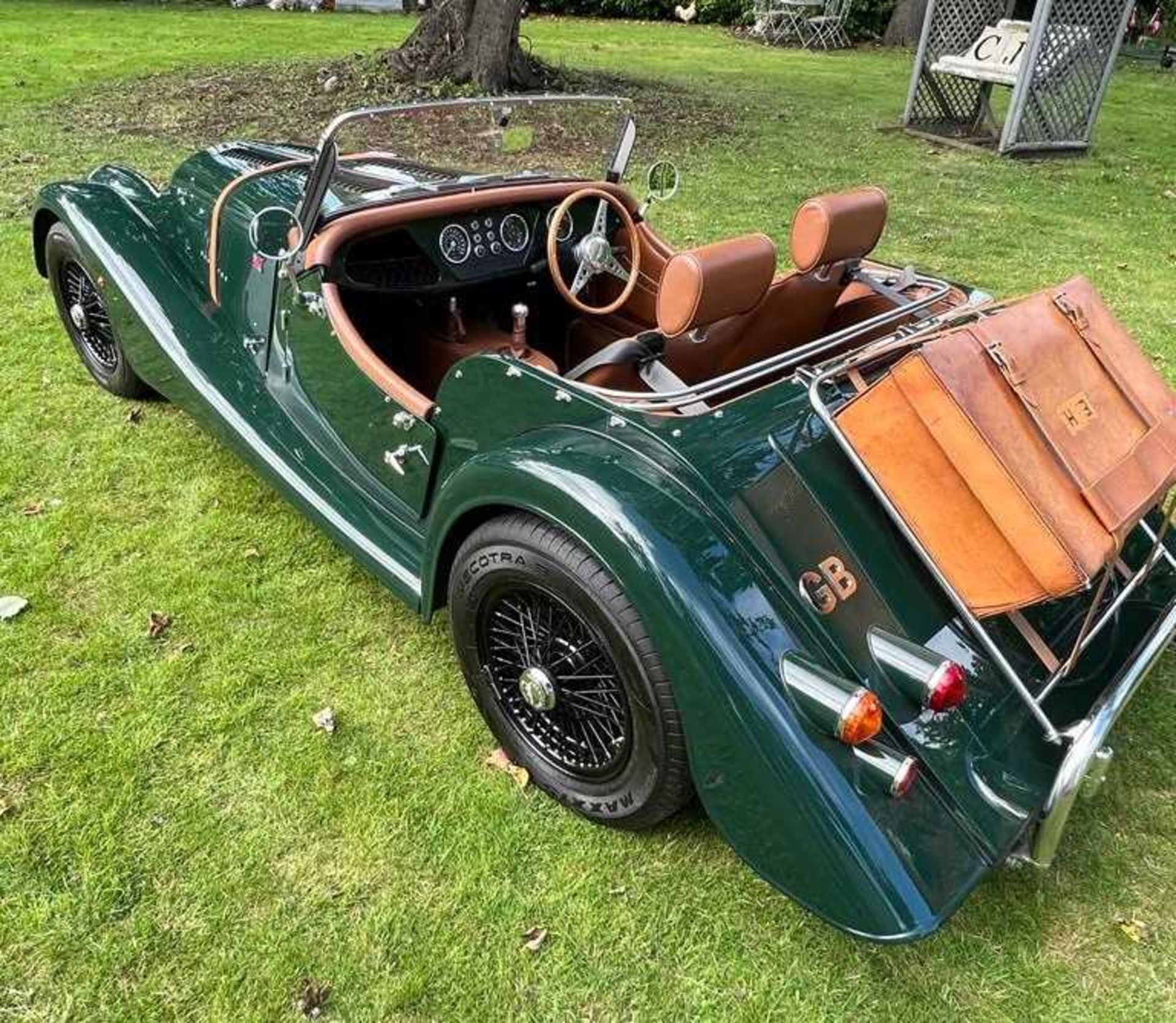 A 2011 Morgan 4/4 W12 V3 two seater Roadster in dark green with tan interior Registration CJ13 ( - Bild 11 aus 24