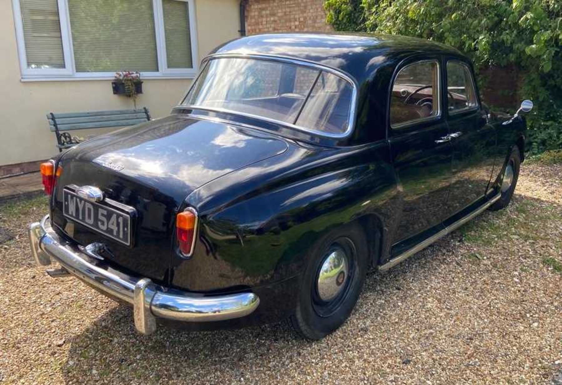 A 1956 Rover 90 four-door saloon in black. Registration No. WYD 541 Odometer 92914 2638cc Chassis - Bild 6 aus 19