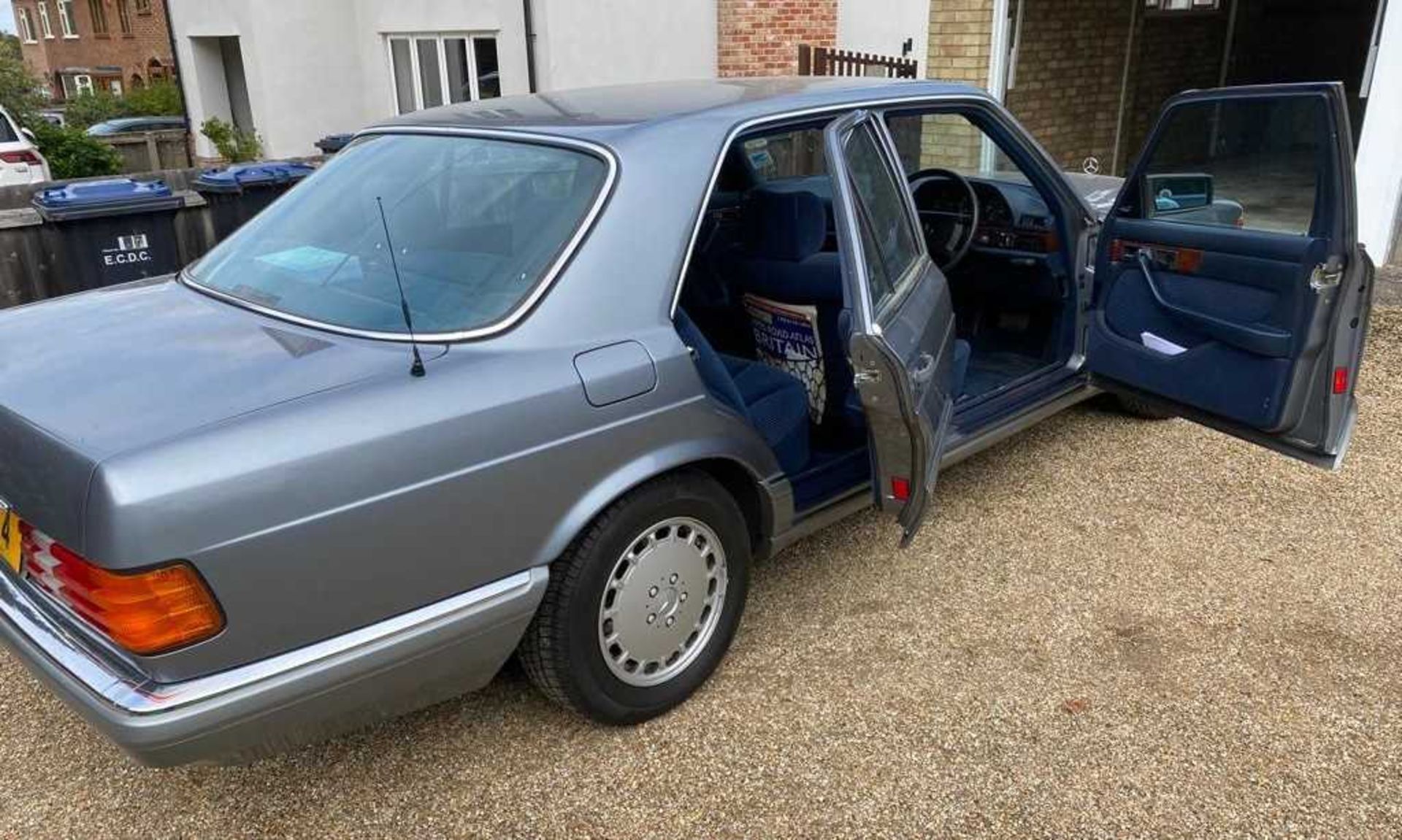 A 1988 Mercedes Benz 420SE in metallic grey Registration RNJ 44 (Note that this private registration - Bild 5 aus 34