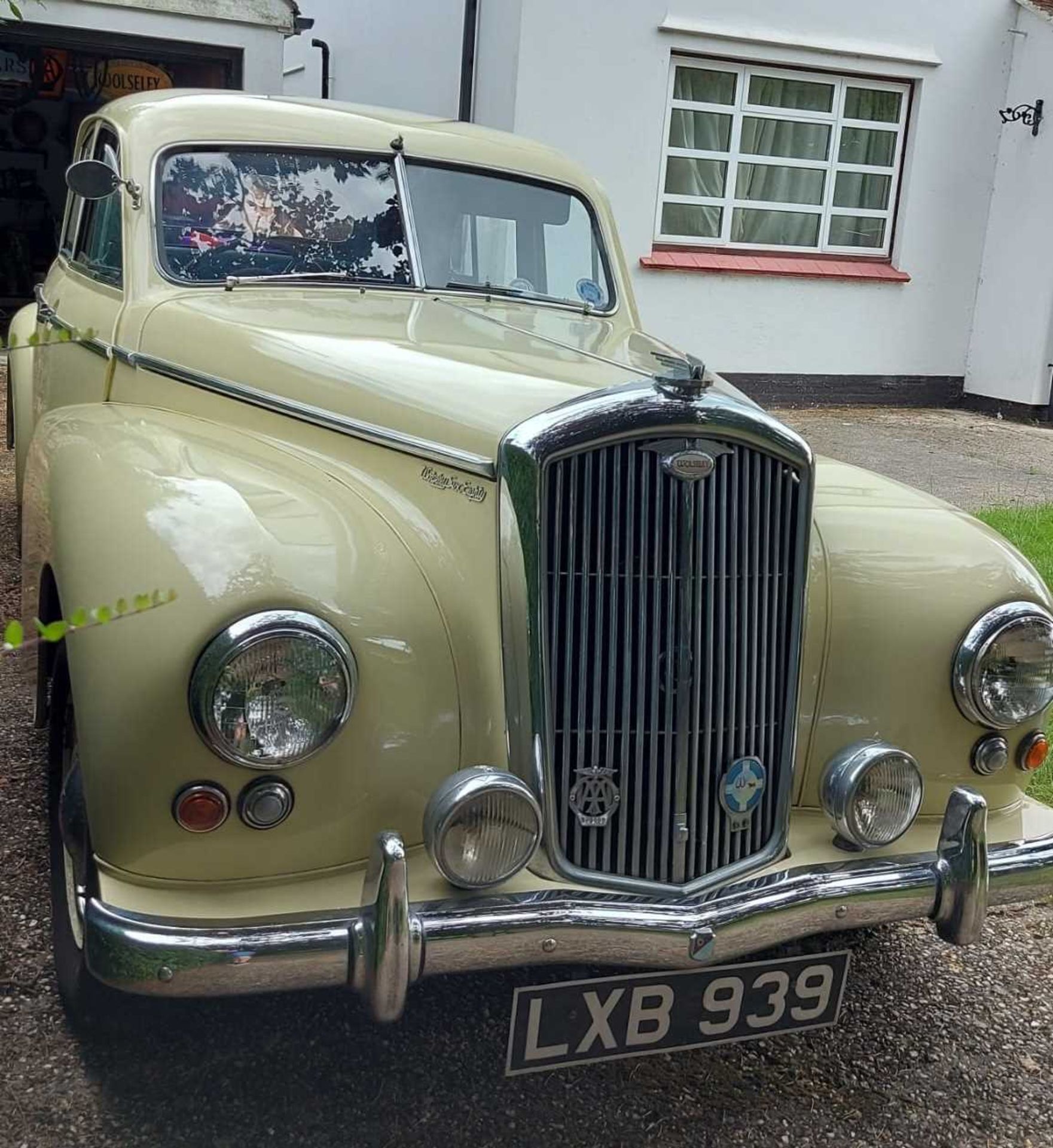 A 1951 Wolseley 6/80 Reg No. LXB939 Chassis No. 418/9218 Engine No. 9035 Cream with Green leather - Bild 6 aus 14