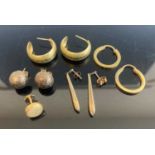 Assorted gold and gilt metal, to include 18ct gold tie-pin, 1.5g; three pairs of 9ct gold ear studs,