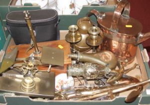 A box of miscellaneous items to include a Victorian copper warming pan, a pair of brass