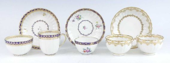 A collection of Derby porcelain tea and coffee wares, late 18th/early 19th century, largest saucer