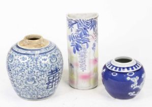 A Chinese export blue and white ginger jar (lacking cover), h.15cm; one other modern example; and