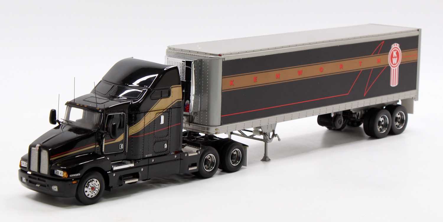Franklin Mint Precision Models 1/32nd scale diecast model of a 1997 Kenworth T600 Aerocab and Box - Image 2 of 4