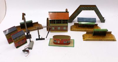 Small tray containing Hornby post-war items: 3 x ‘M’ stations; orange roof signal cabin; two No.1
