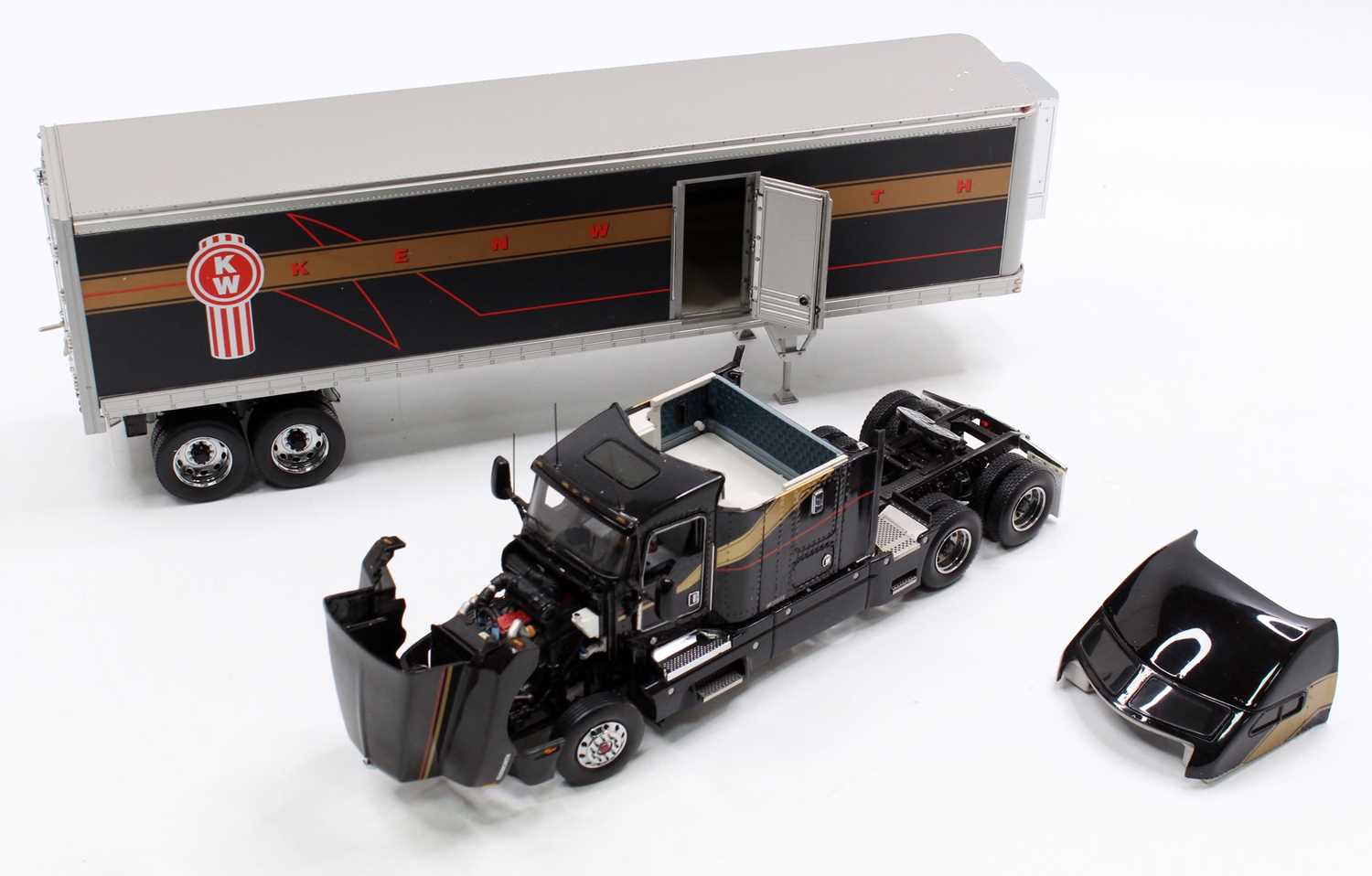 Franklin Mint Precision Models 1/32nd scale diecast model of a 1997 Kenworth T600 Aerocab and Box - Image 4 of 4