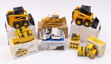 One tray containing a collection of mixed scale earth moving and construction diecasts, to include
