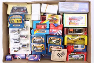 A tray of mixed modern issue diecasts with examples including a Matchbox Superfast No. 58 Mercedes