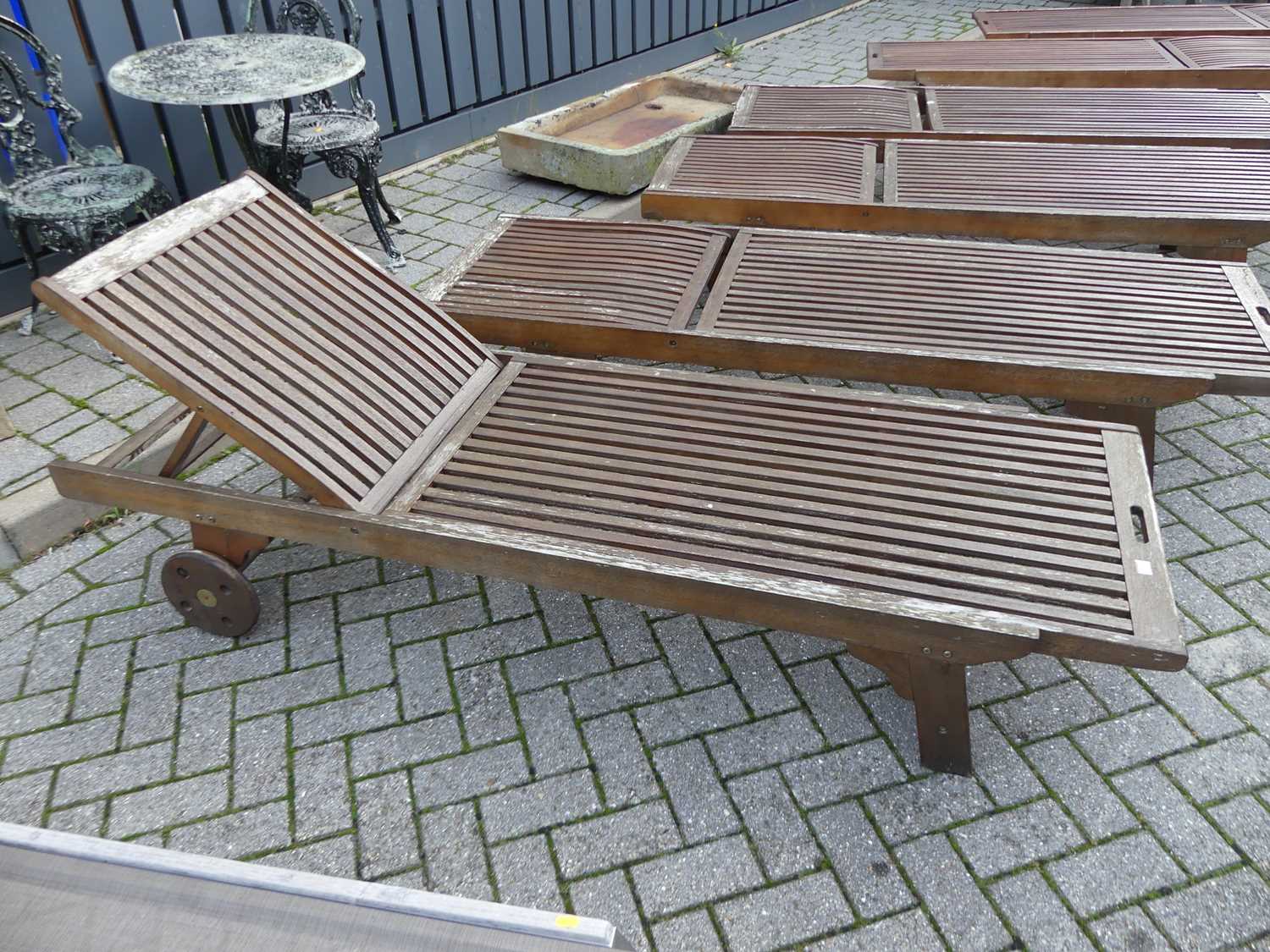 A set of six contemporary stained and slatted teak sun loungers, having adjustable ratchet - Image 2 of 5