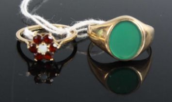 A gent's 9ct gold signet ring, set with a green hardstone, size S, together with a lady's 9ct gold