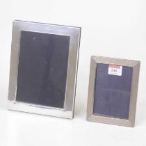 A modern Carrs silver clad easel photograph frame, of plain rectangular form, 21.5 x 16.5cm;