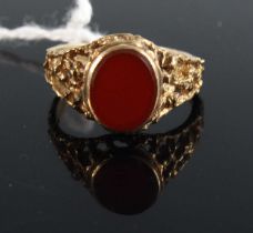 A 9ct gold agate set signet ring, having carved and pierced shoulders, sponsor LW, 3.2g, size O