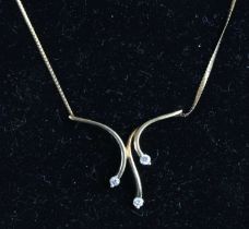 A modern 9ct gold flat curblink necklet, having three cz point set abstract pendant, 2.1g