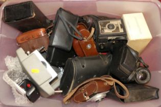 A collection of vintage cameras to include a Paxanar Achromat, and a Halina Anastigmet