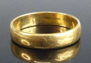 A 22ct gold 3.65mm D-shaped wedding ring, size I, gross weight 2.7g, hallmarked 22ct, London 1903,