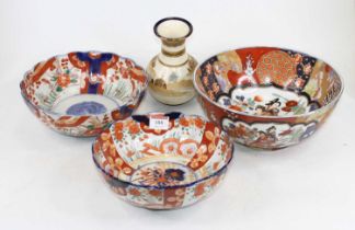 A Japanese porcelain bowl in the Imari pattern having a lobed rim and circular foot, dia. 22cm (a/f)