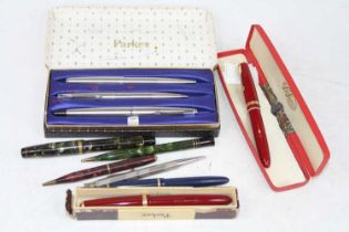 A collection of fountain pens and pencils to include a Parker 3-piece gift set (quantity)