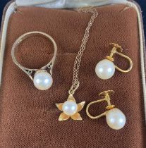 A pair of 9ct gold and cultured pearl set ear clips with screw backs together with a 9ct gold