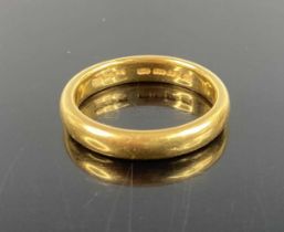 A 22ct gold court shaped wedding band, 4.3g, size I