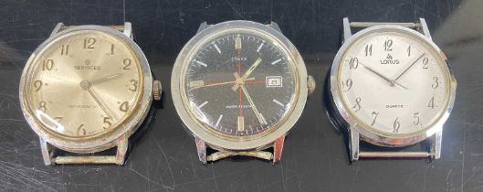 A gent's Timex steel case automatic wristwatch having signed black dial, 36mm, together with two