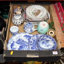 A collection of oriental ceramics to include blue & white underglaze decorated tea pot, ginger jars,